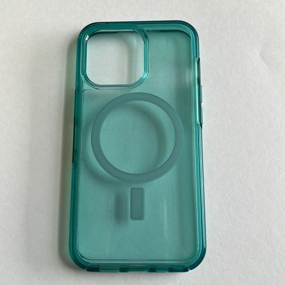 iPhone 13 Otterbox case - Picture 1 of 6